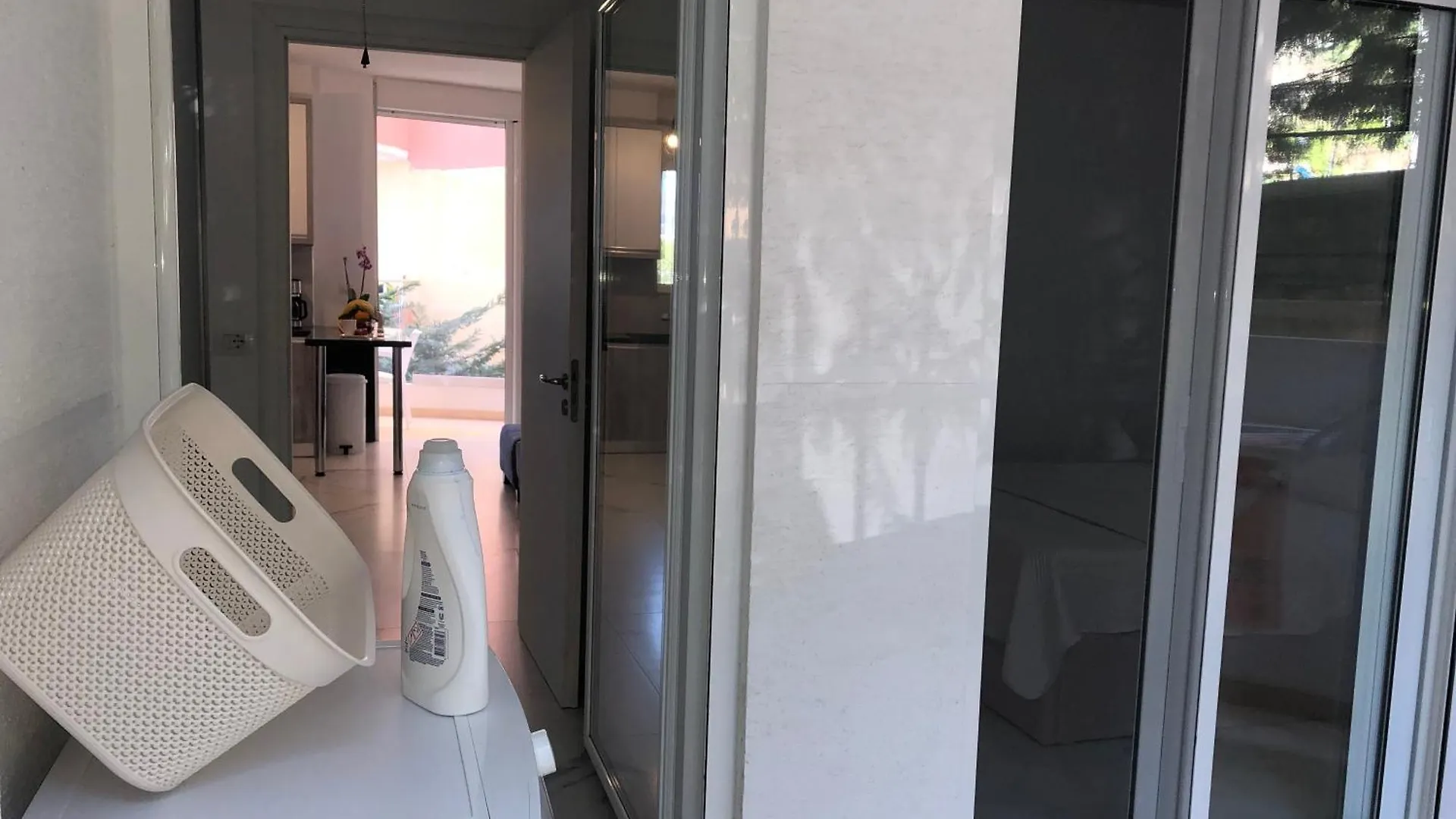Le Galet Blanc Appartement ساراندا شقة